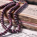 Perles Conscience-de-Soi et Formes-Pensées sur un livre ancien.